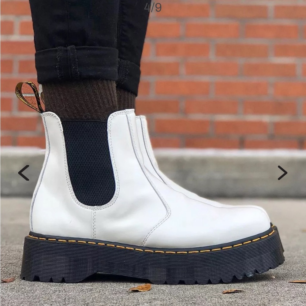 Dr Marten - 2976 LEATHER PLATFORM CHELSEA BOOTS - white - sz 39 women’s US 8L